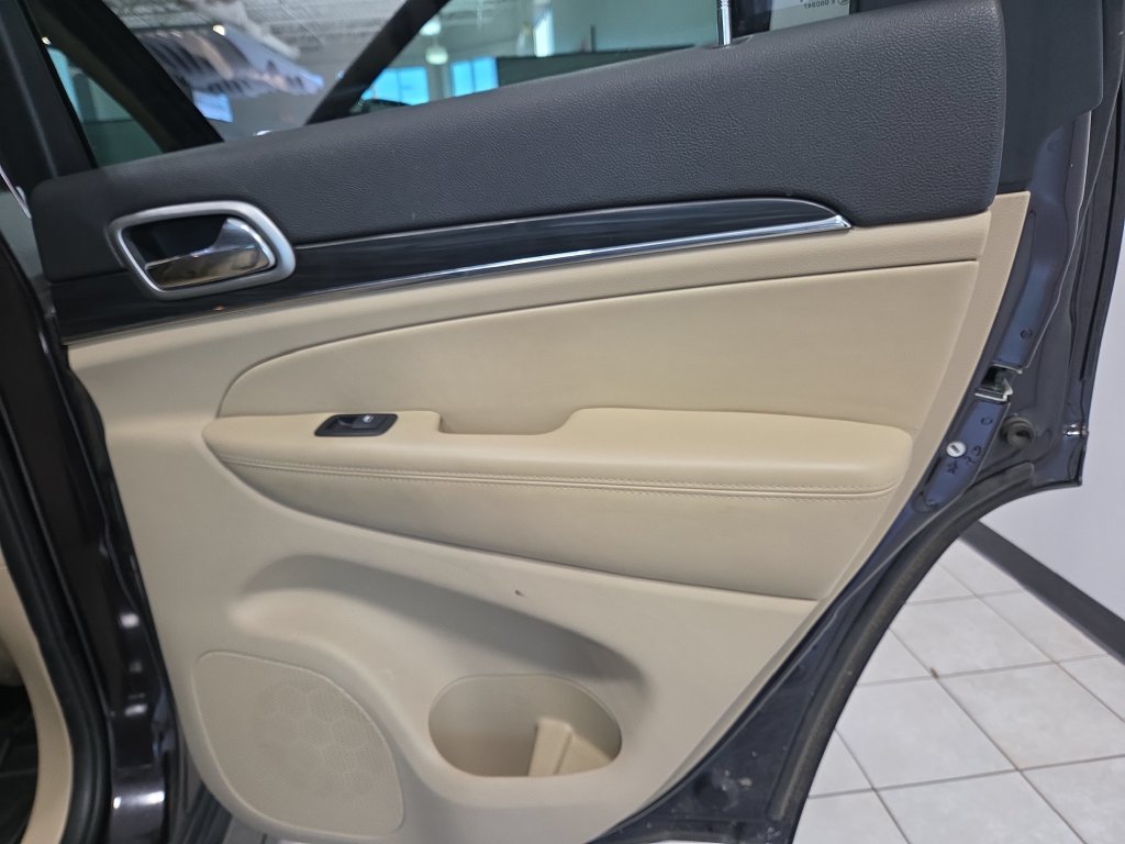 Used 2019 Jeep Grand Cherokee Limited AWD/4WD image 18