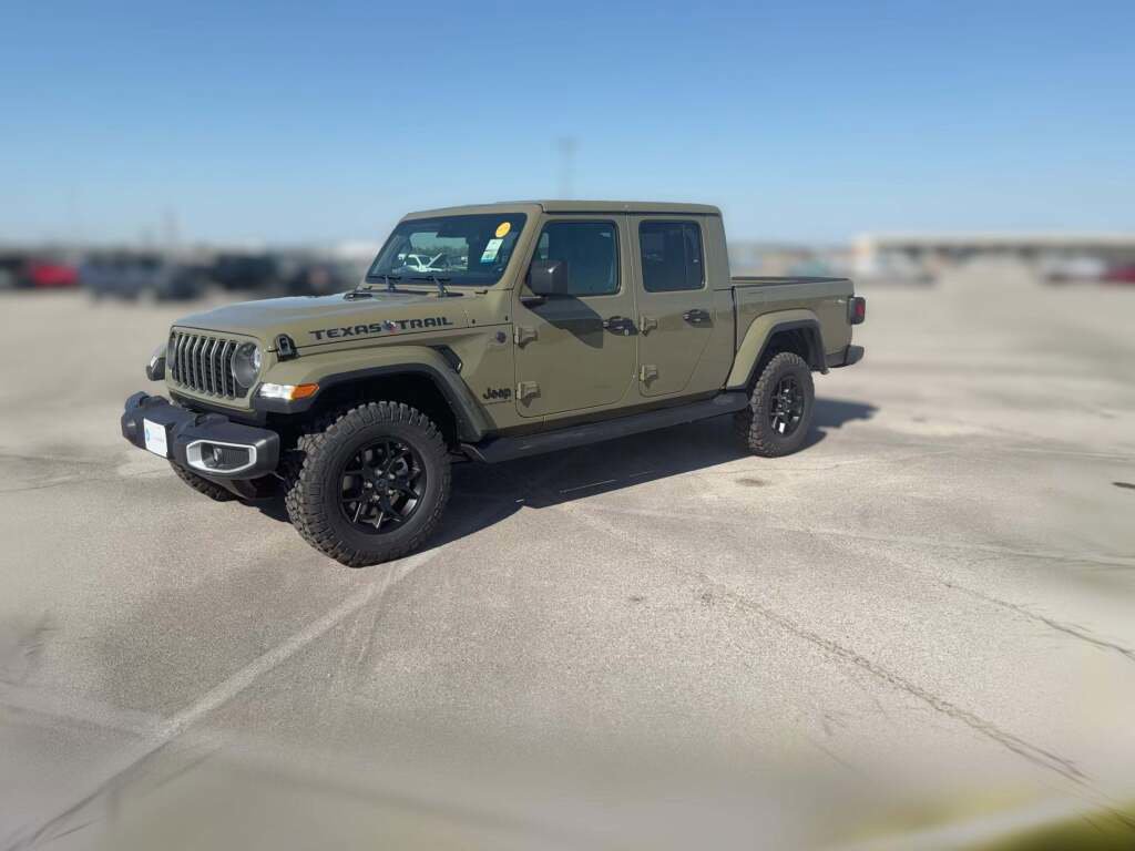 New 2025 Jeep Gladiator Sport image 4