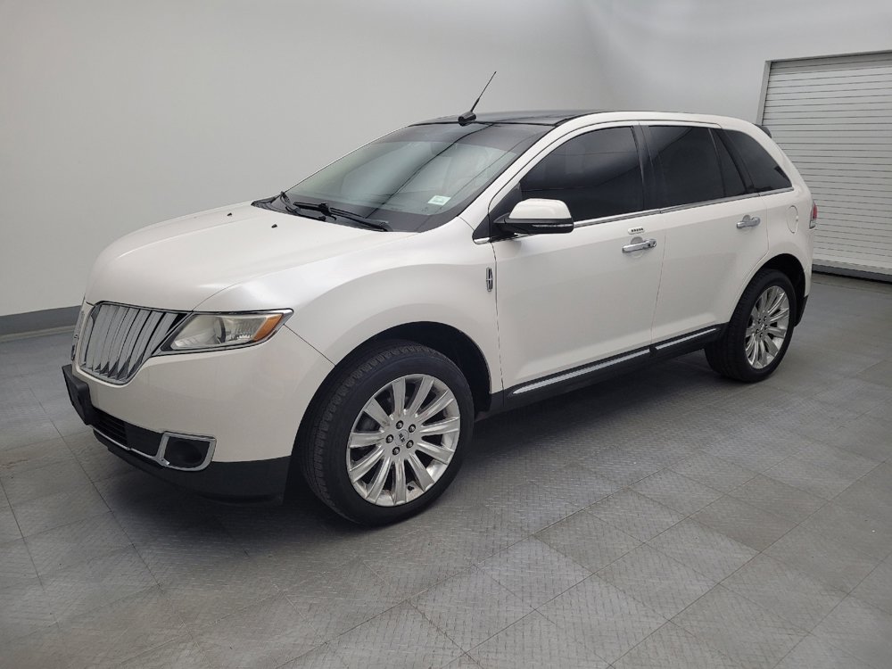 Used 2013 Lincoln MKX AWD image 2