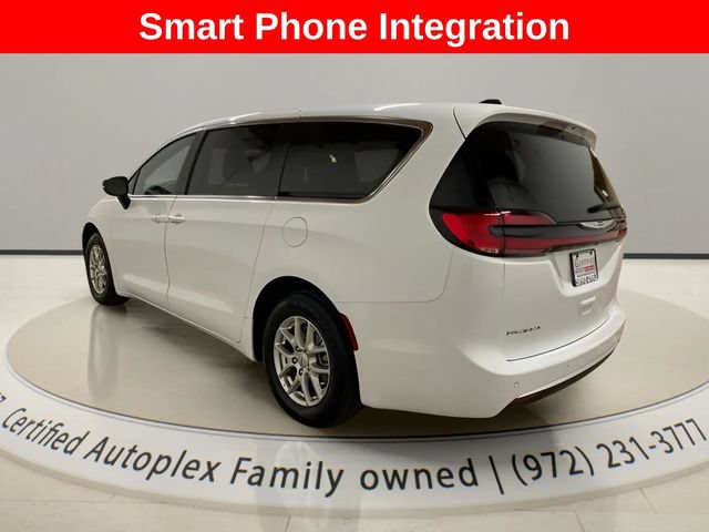 Used 2025 Chrysler Pacifica Select FWD image 3