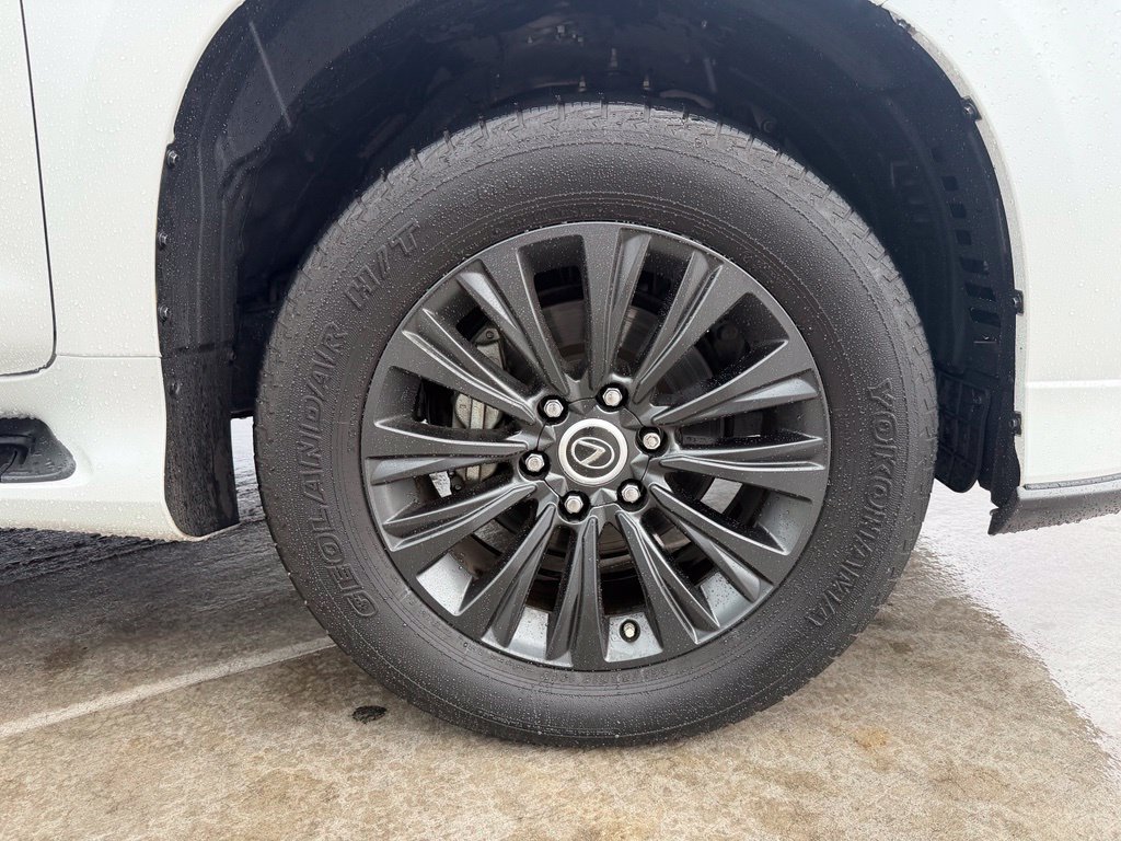 Used 2023 Lexus GX 460 Premium w/ Accessory Package AWD/4WD image 33