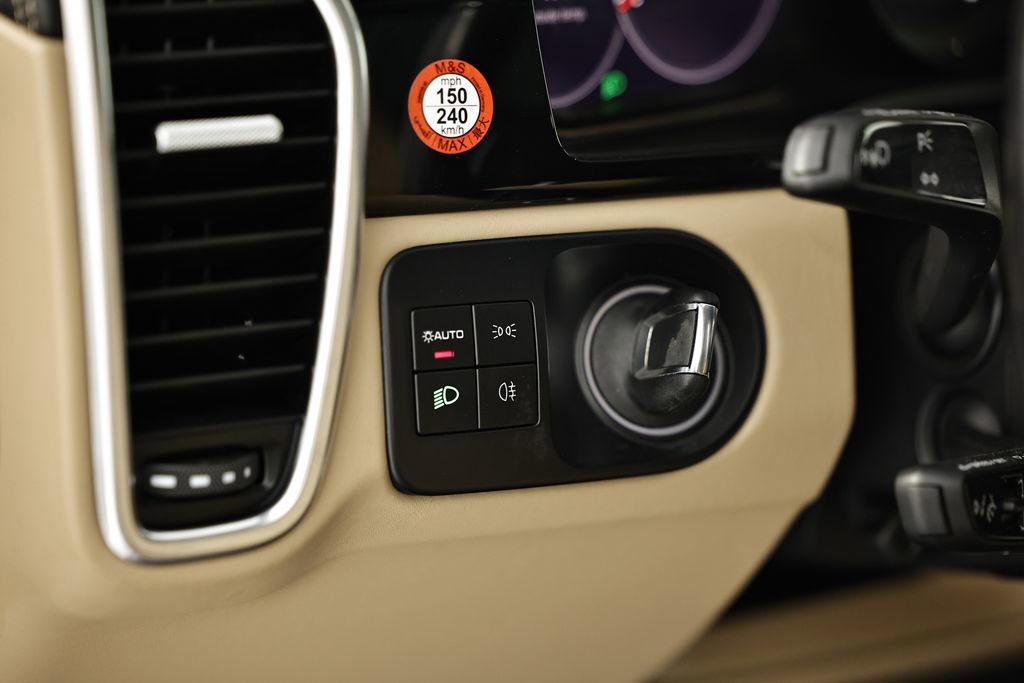 Certified 2022 Porsche Cayenne Turbo AWD/4WD image 21