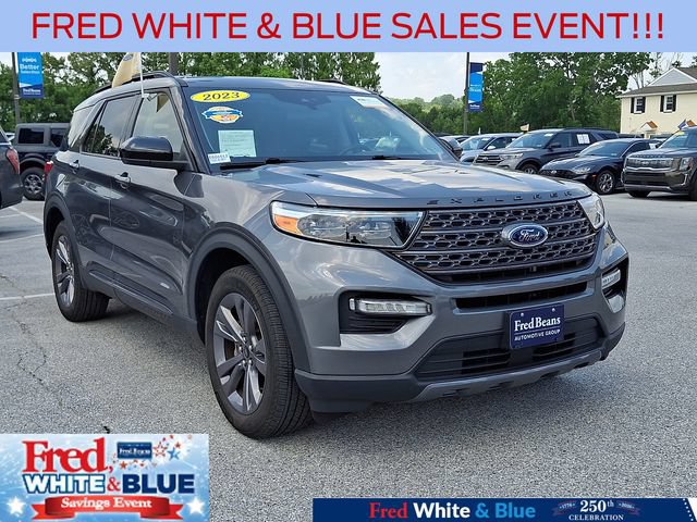 Used 2023 Ford Explorer XLT w/ Equipment Group 202A AWD/4WD image 3