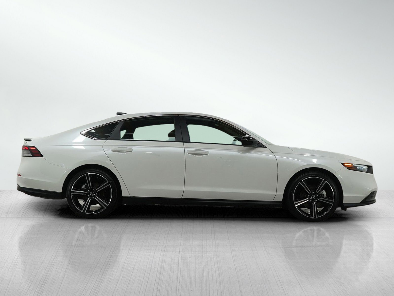 Used 2025 Honda Accord Sport image 6