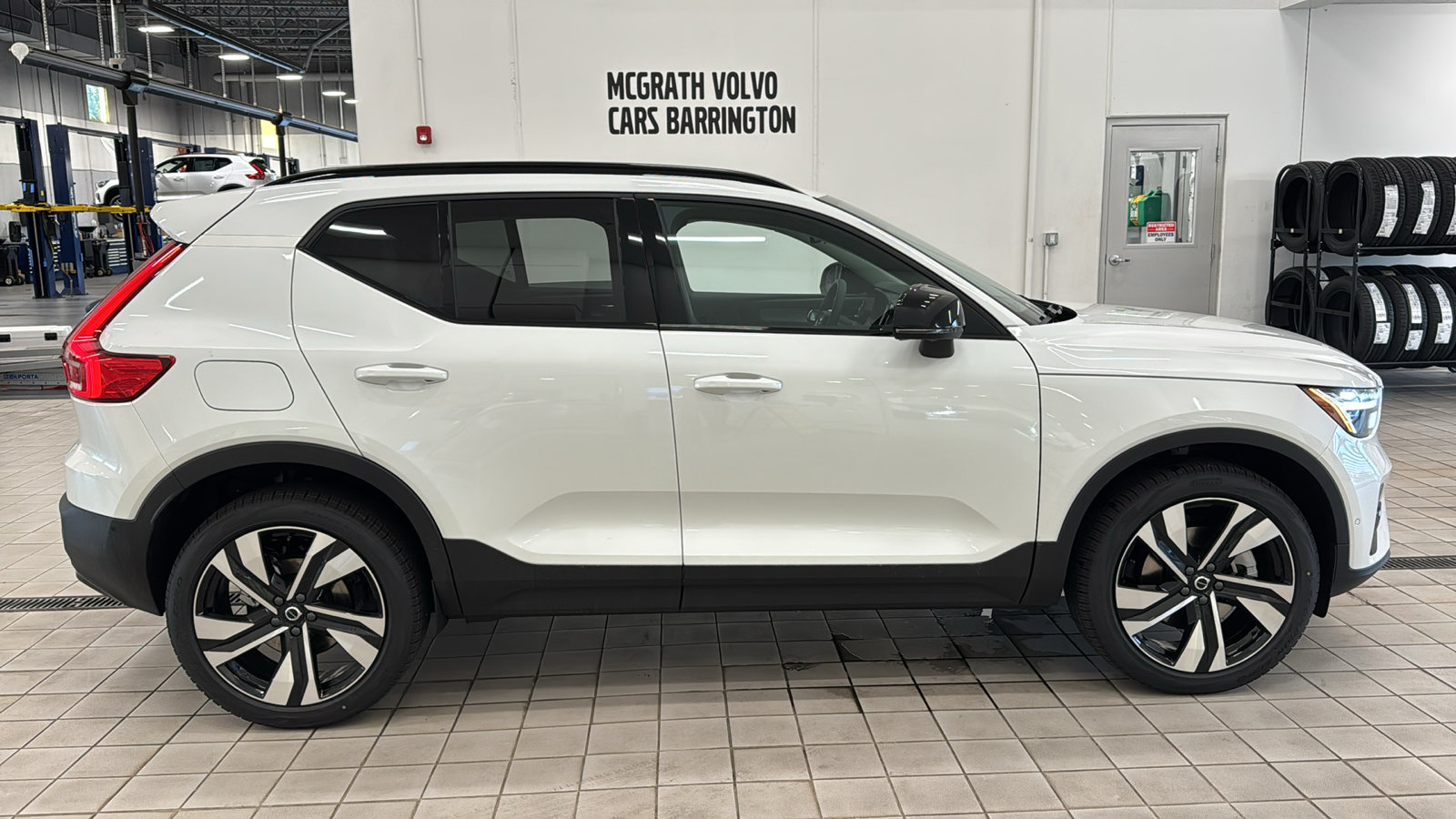 New 2026 Volvo XC40 B5 Ultra w/ Protection Package Premier AWD/4WD image 4
