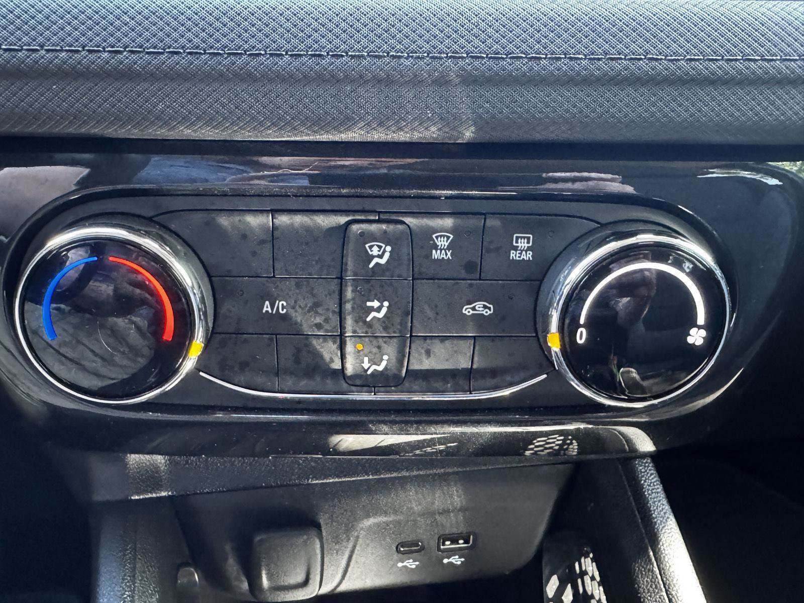 Used 2025 Chevrolet TrailBlazer LT AWD/4WD image 24