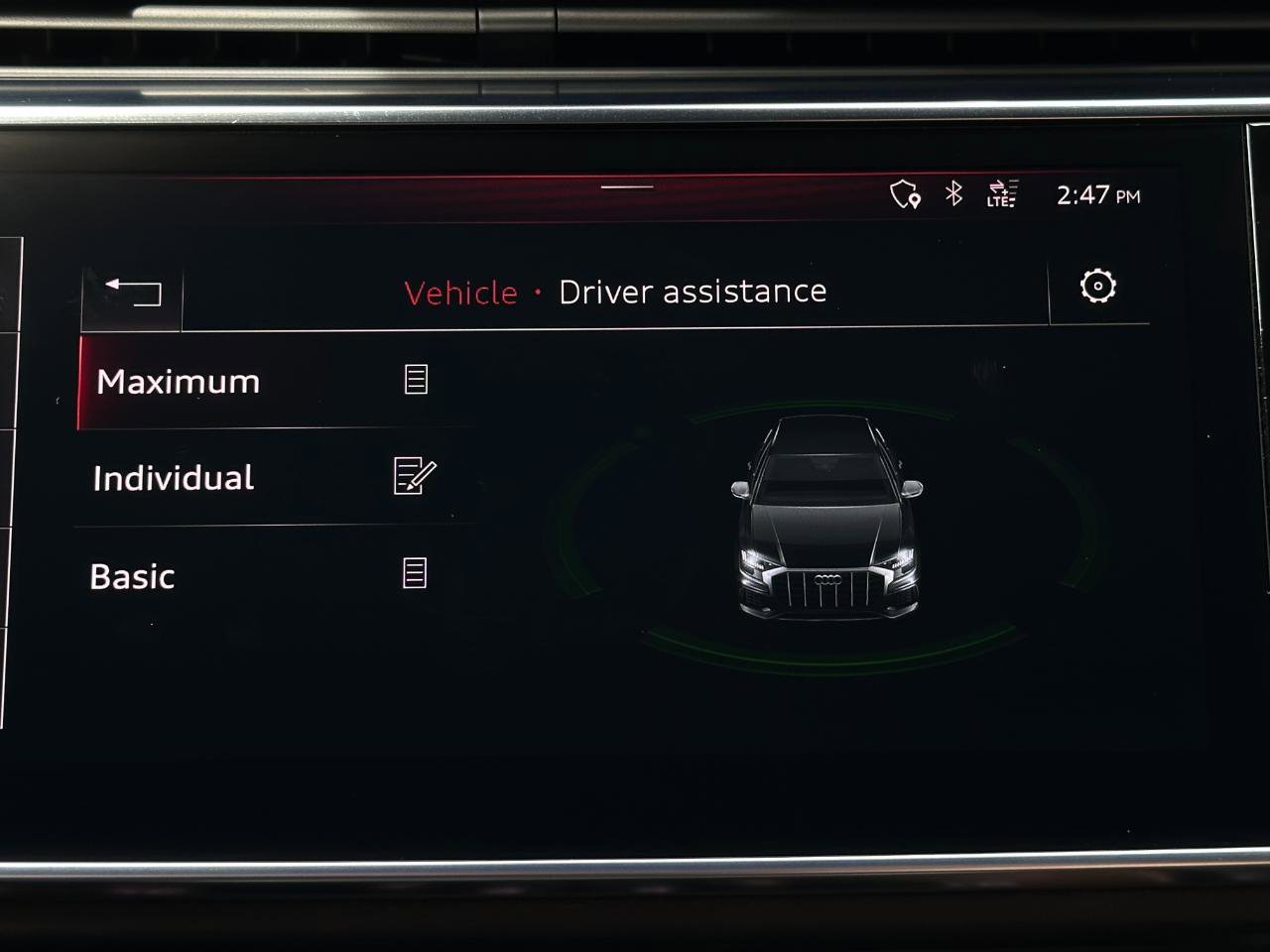 Used 2019 Audi Q8 Premium Plus w/ Premium Plus AWD/4WD image 24