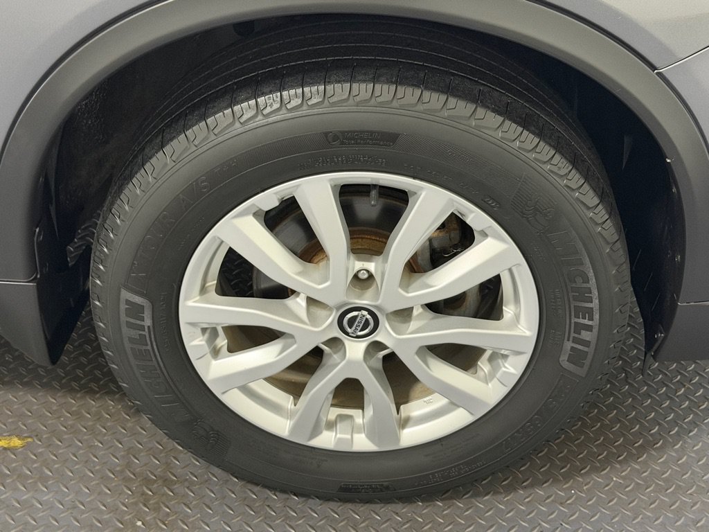 Used 2018 Nissan Rogue SV AWD/4WD image 17