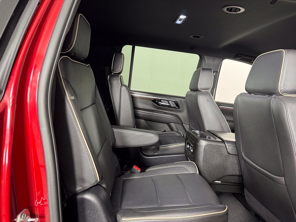Used 2025 Chevrolet Suburban Premier AWD/4WD image 20