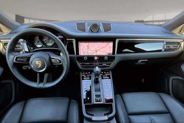 Used 2025 Porsche Macan AWD/4WD image 7