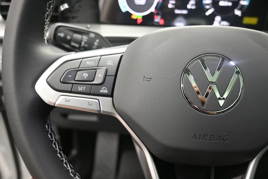 New 2026 Volkswagen Tiguan SE FWD image 15
