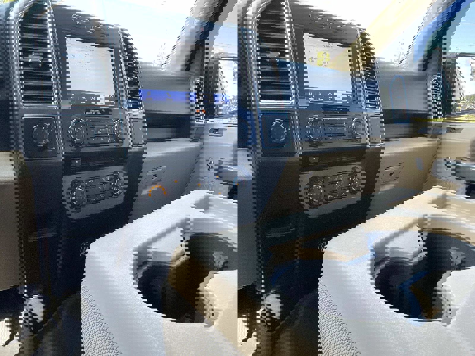 Used 2015 Ford F150 XLT image 26