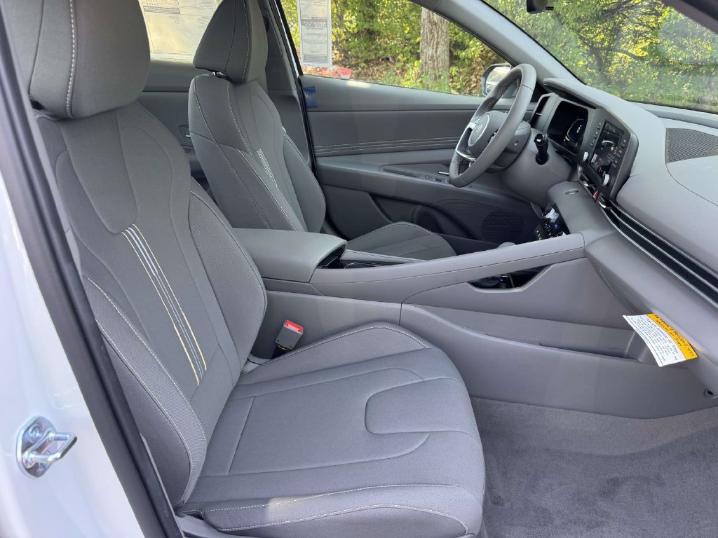 New 2026 Hyundai Elantra SEL Sport Premium FWD image 9