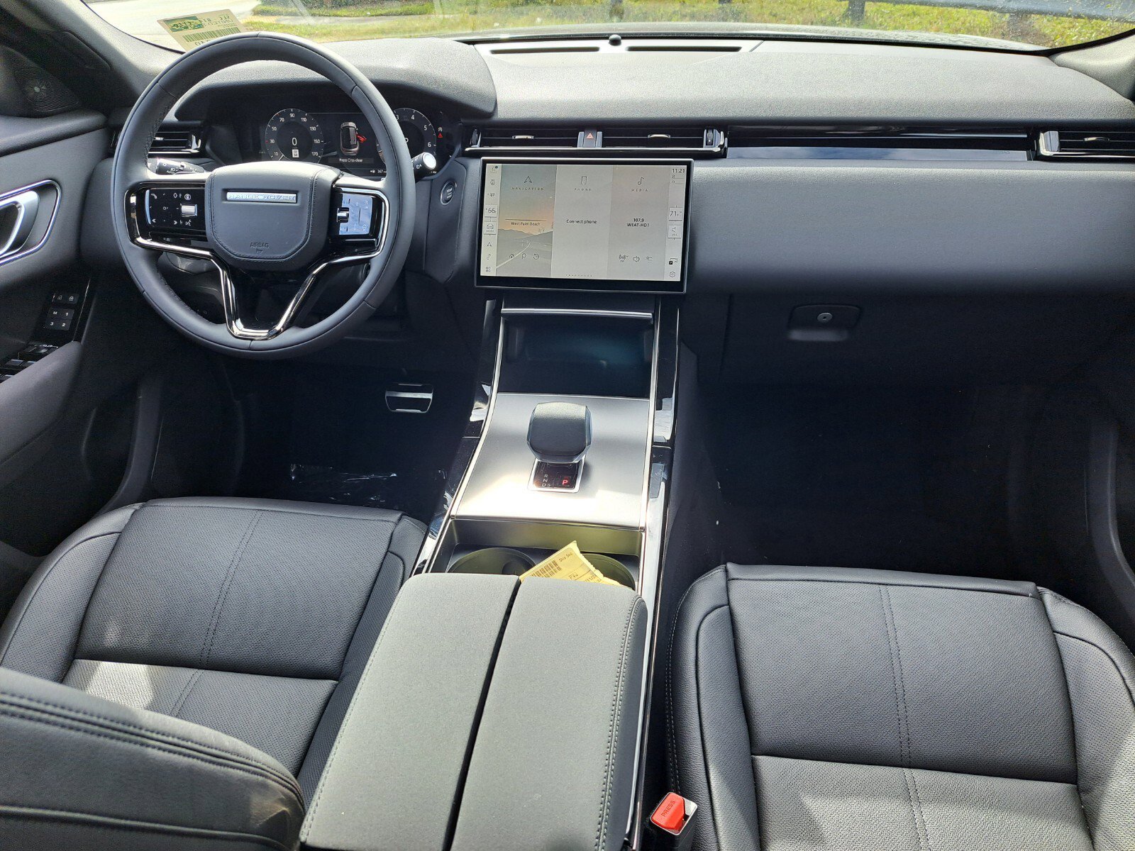 New 2025 Land Rover Range Rover Velar Dynamic SE image 3