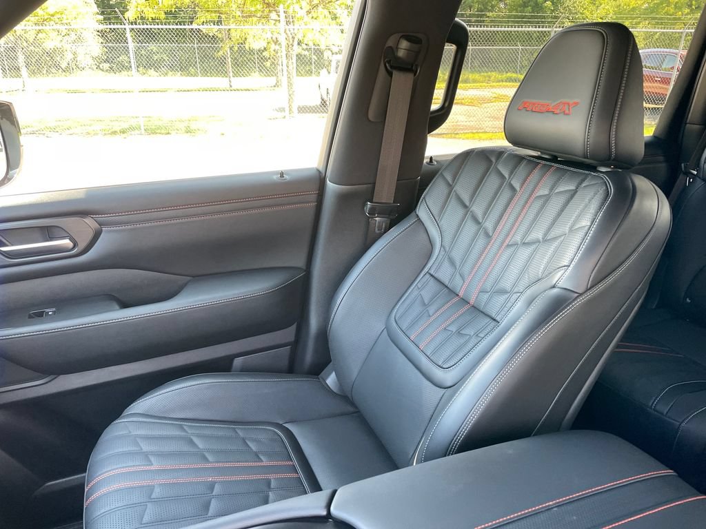Used 2025 Nissan Armada PRO-4X AWD/4WD image 17