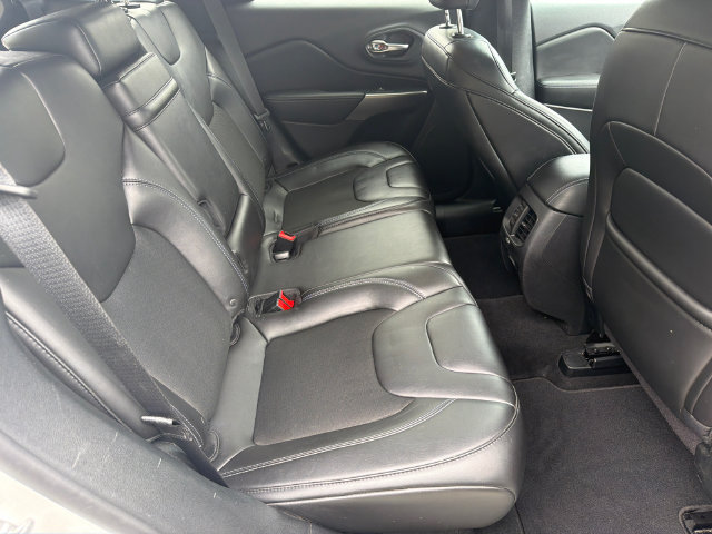 Used 2019 Jeep Cherokee Latitude Plus FWD image 16