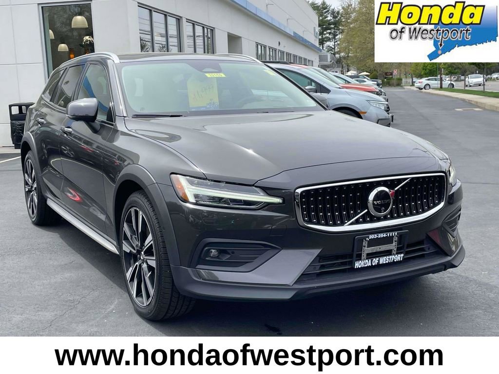 Used 2024 Volvo V60 B5 Cross Country Ultimate AWD/4WD image 1