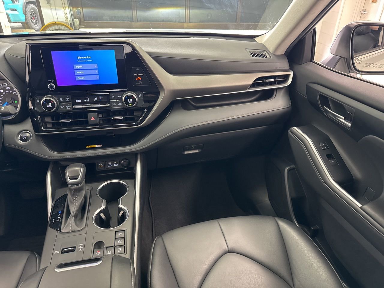 Used 2023 Toyota Highlander XLE image 48