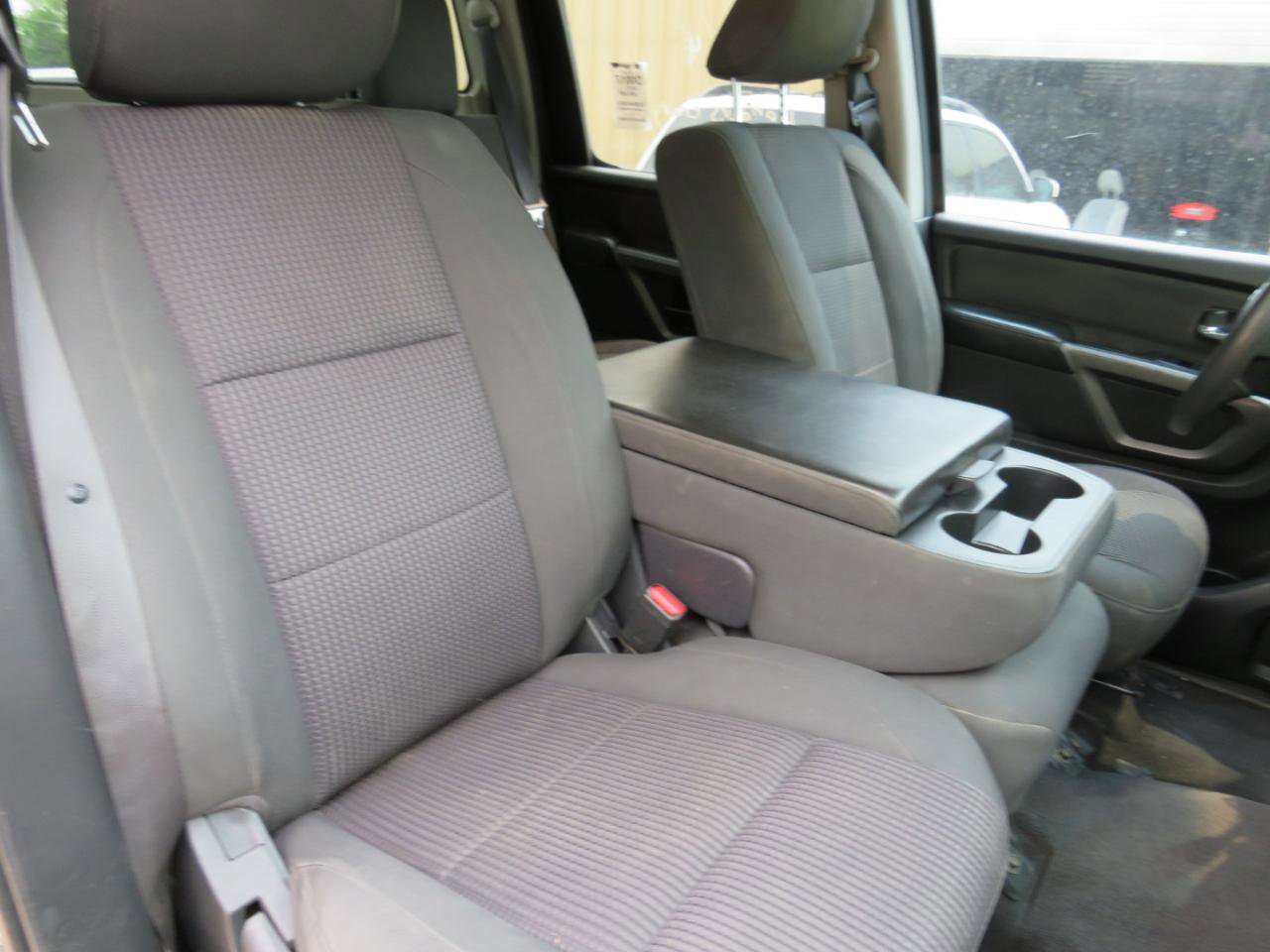 Used 2015 Nissan Titan SV w/ Tow Package AWD/4WD image 26