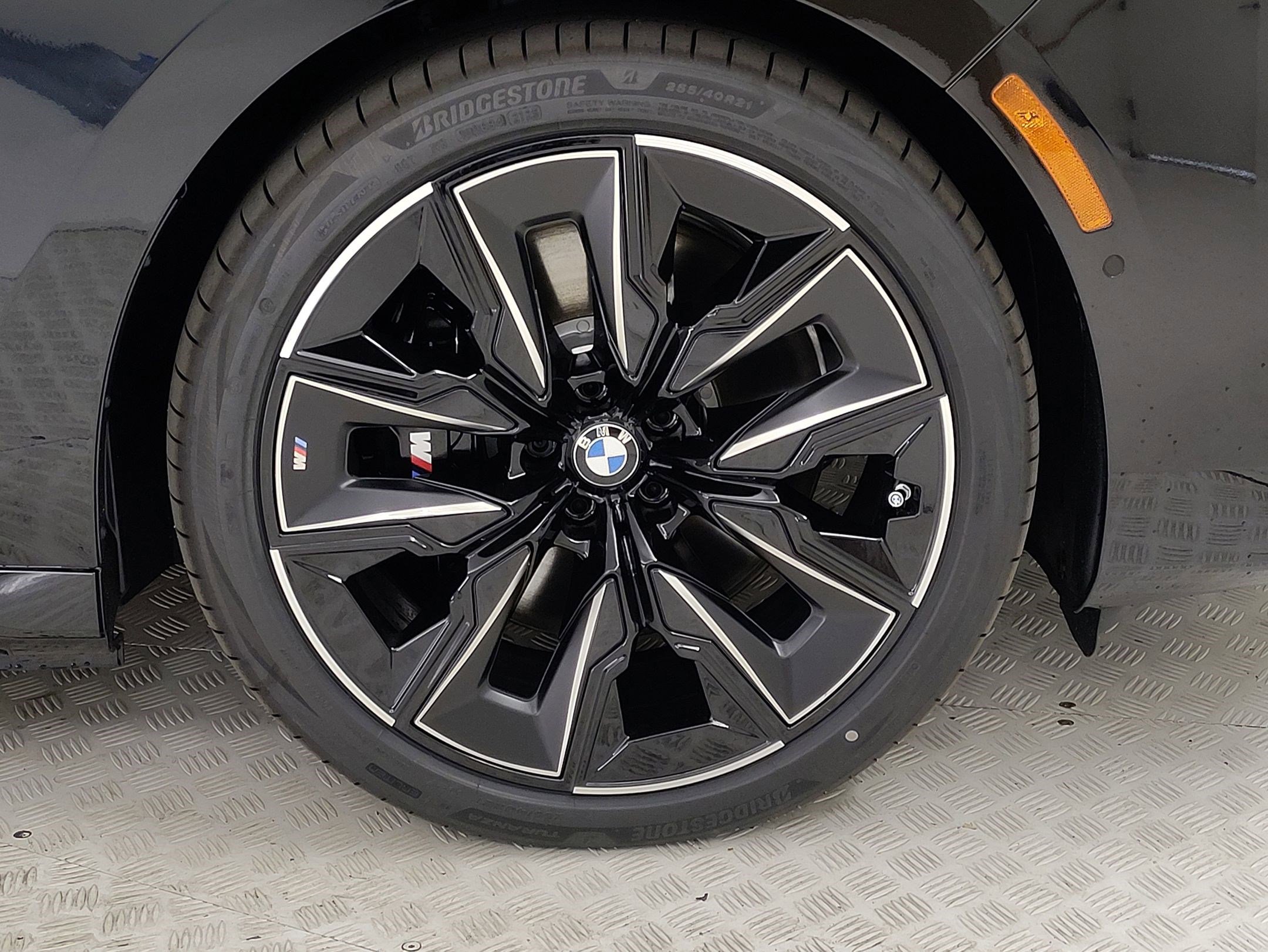 New 2026 BMW 750e xDrive image 4