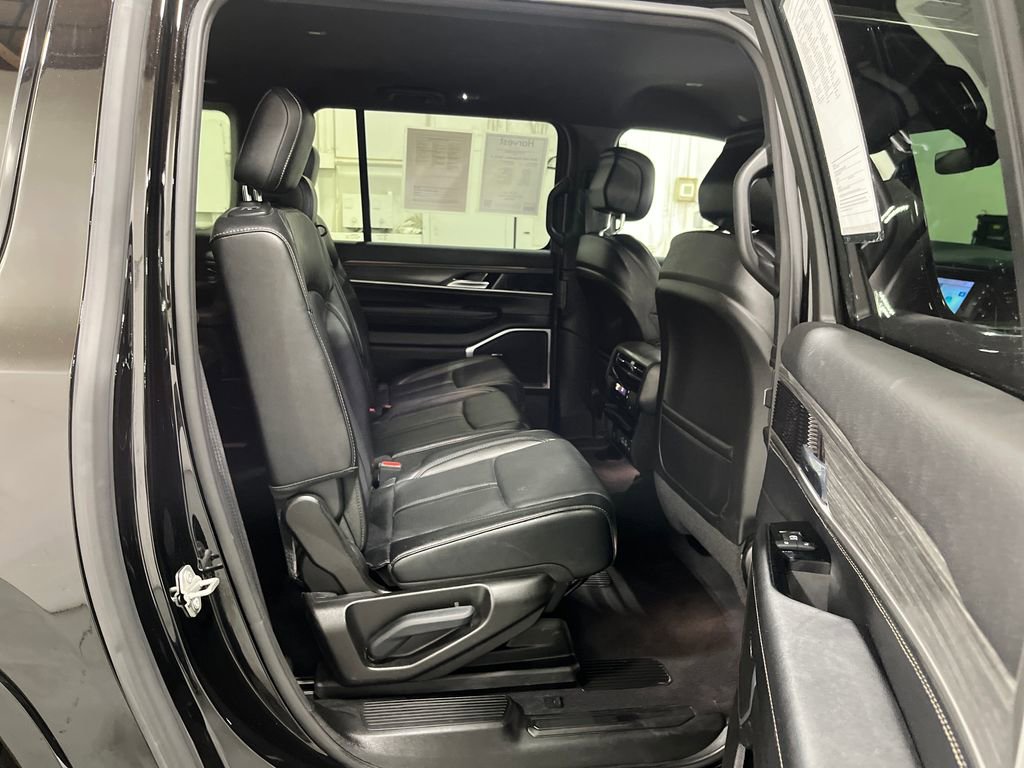 Used 2024 Jeep Wagoneer L Series II w/ Flexible Seating Group image 41