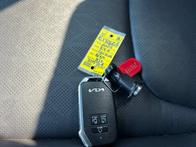 Certified 2024 Kia Carnival EX FWD image 27