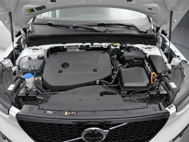 Used 2024 Volvo XC40 B5 Plus AWD/4WD image 32