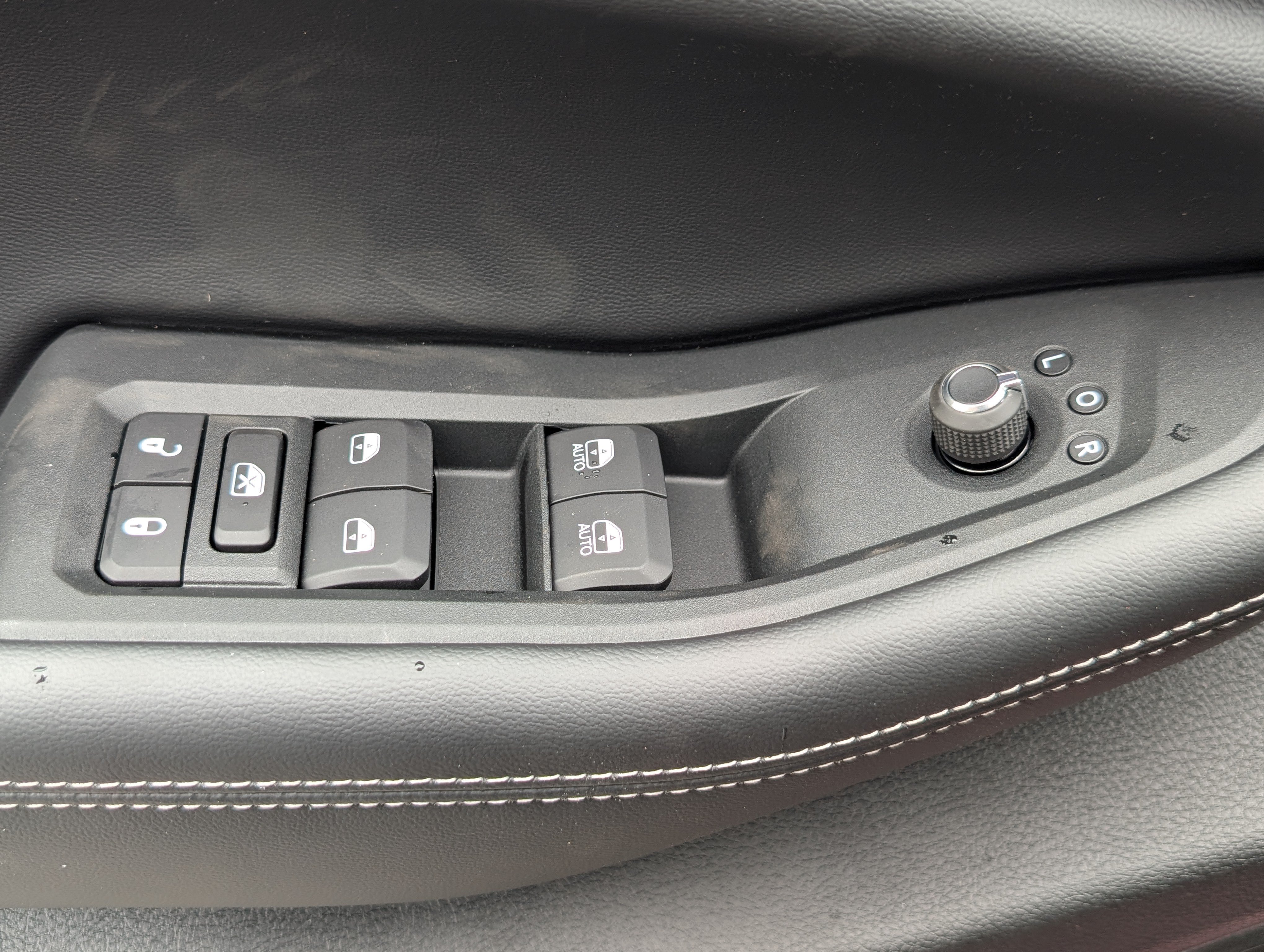 New 2025 Jeep Grand Cherokee Altitude AWD/4WD image 18