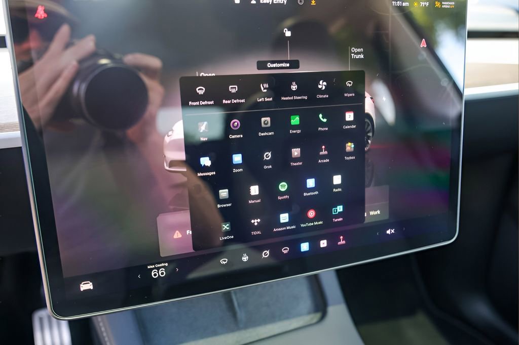 Used 2024 Tesla Model Y Performance image 16