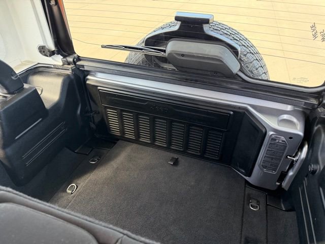 Used 2018 Jeep Wrangler Unlimited Sahara w/ Cold Weather Group image 12