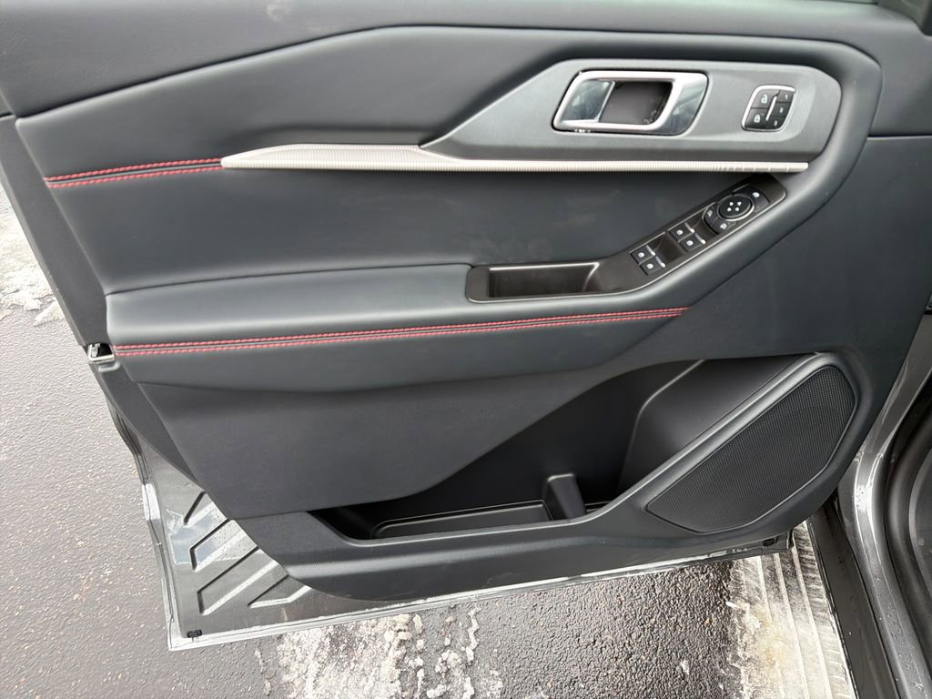 New 2026 Ford Explorer ST-Line w/ ST-Line Street Pack image 10