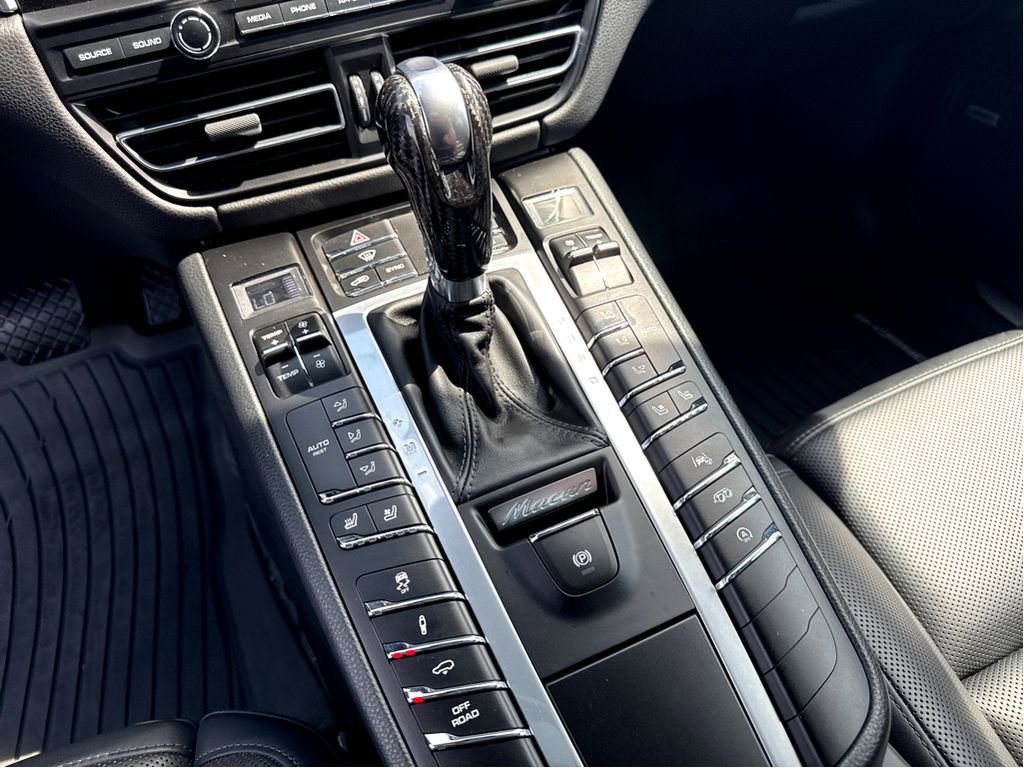 Used 2020 Porsche Macan Turbo AWD/4WD image 21