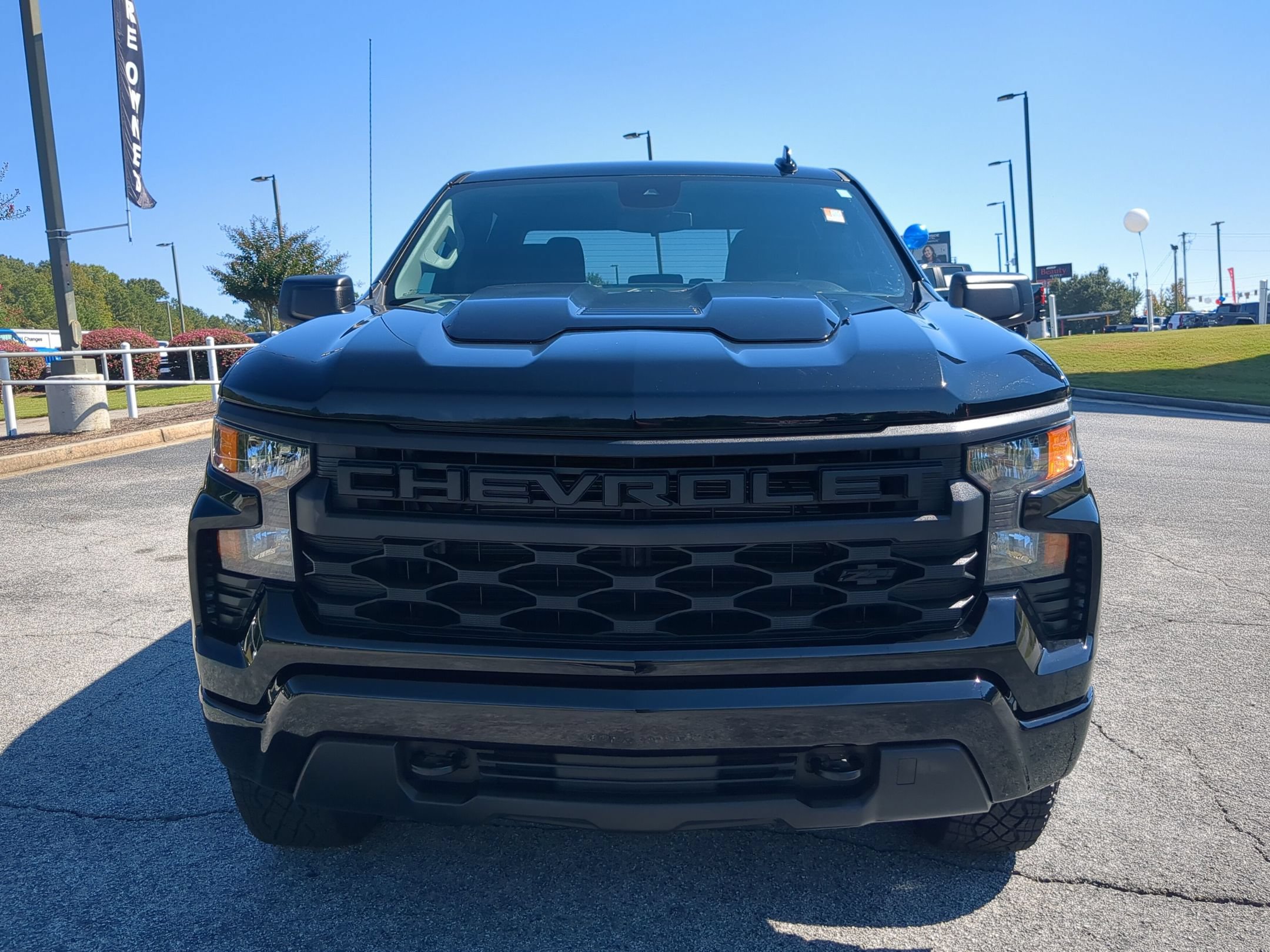 Used 2025 Chevrolet Silverado 1500 Custom Trail Boss w/ Midnight Edition AWD/4WD image 2