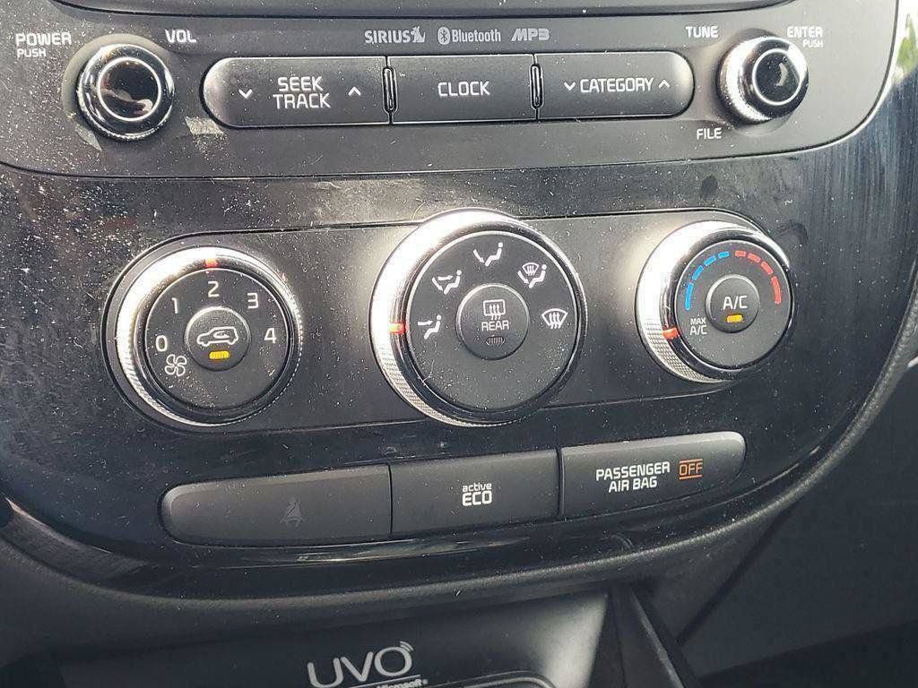 Used 2015 Kia Soul ! FWD image 16