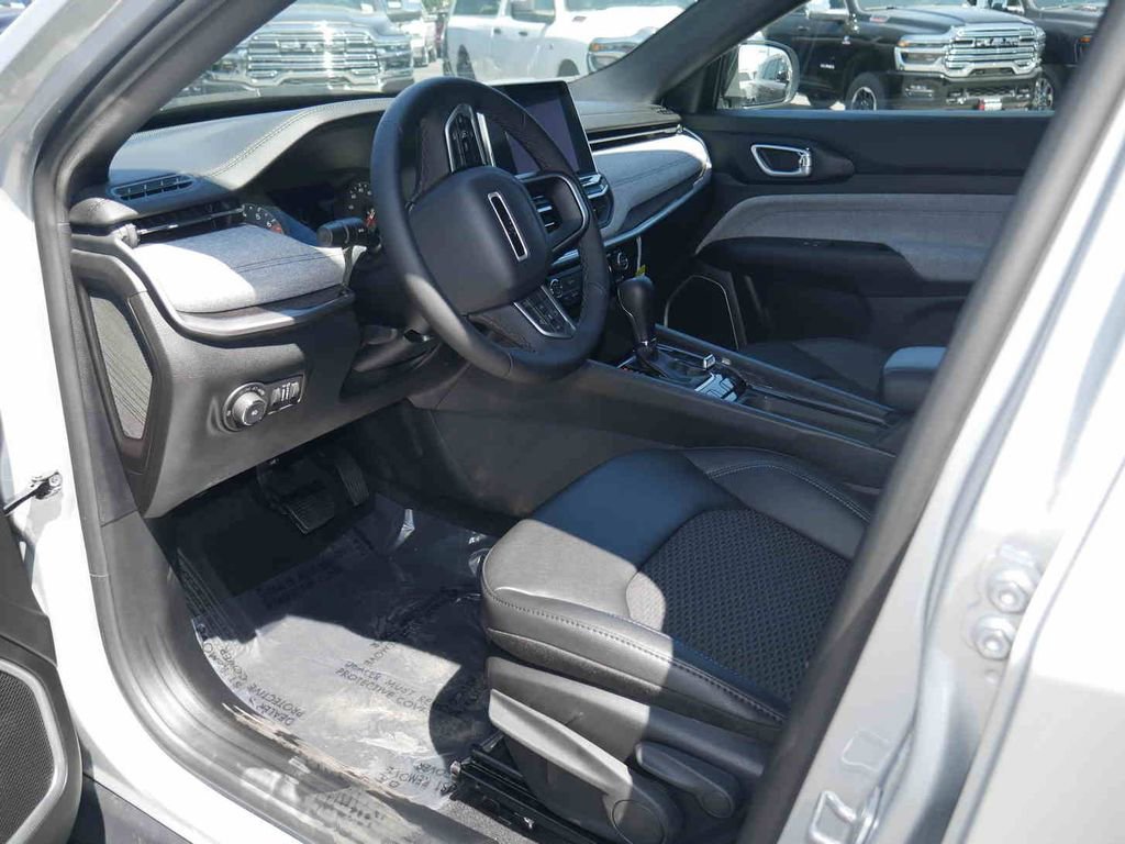New 2025 Jeep Compass Latitude image 26