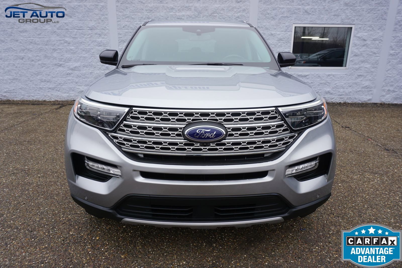 Used 2023 Ford Explorer Limited AWD/4WD image 2