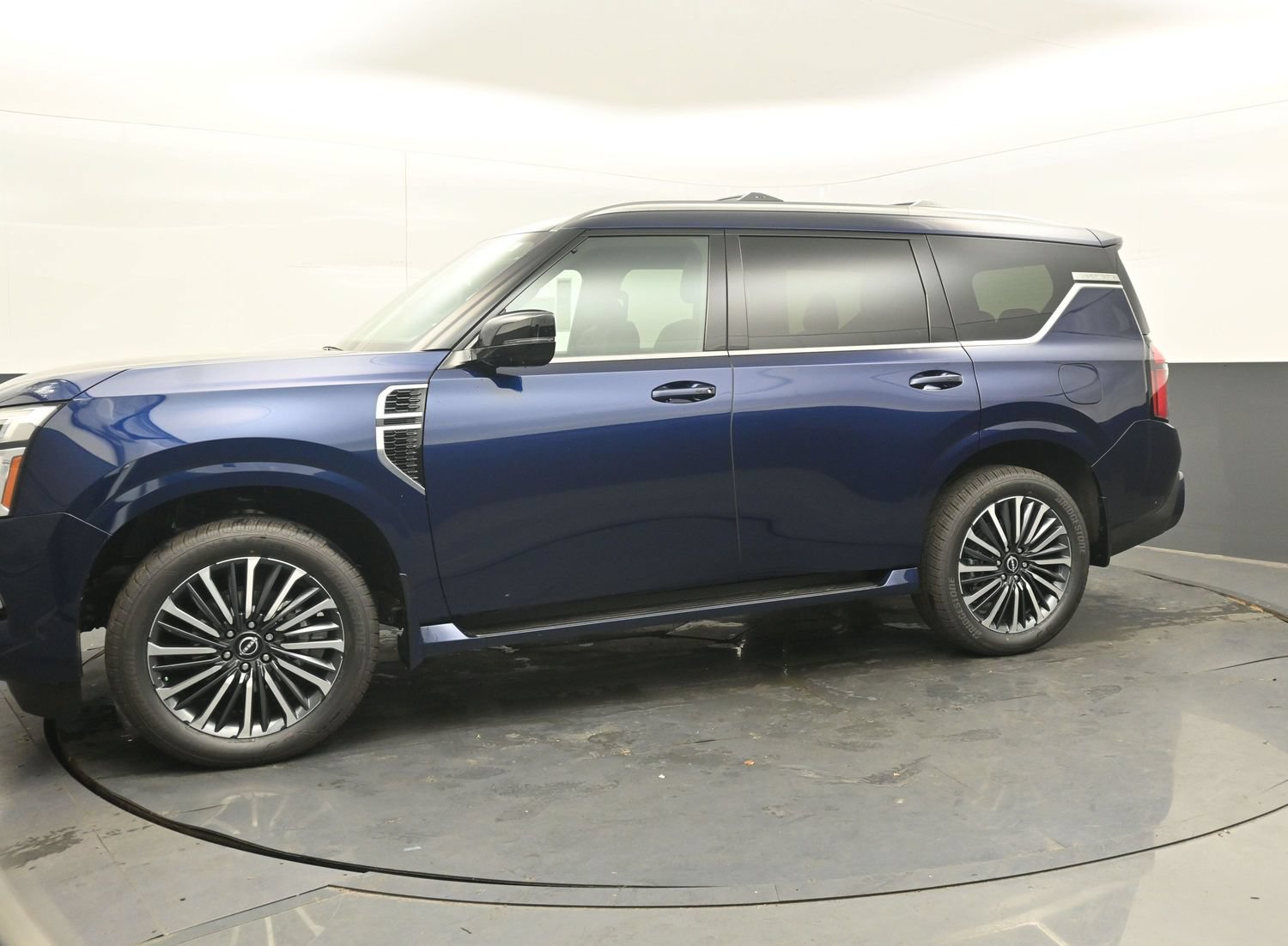 New 2025 Nissan Armada Platinum Reserve AWD/4WD image 4