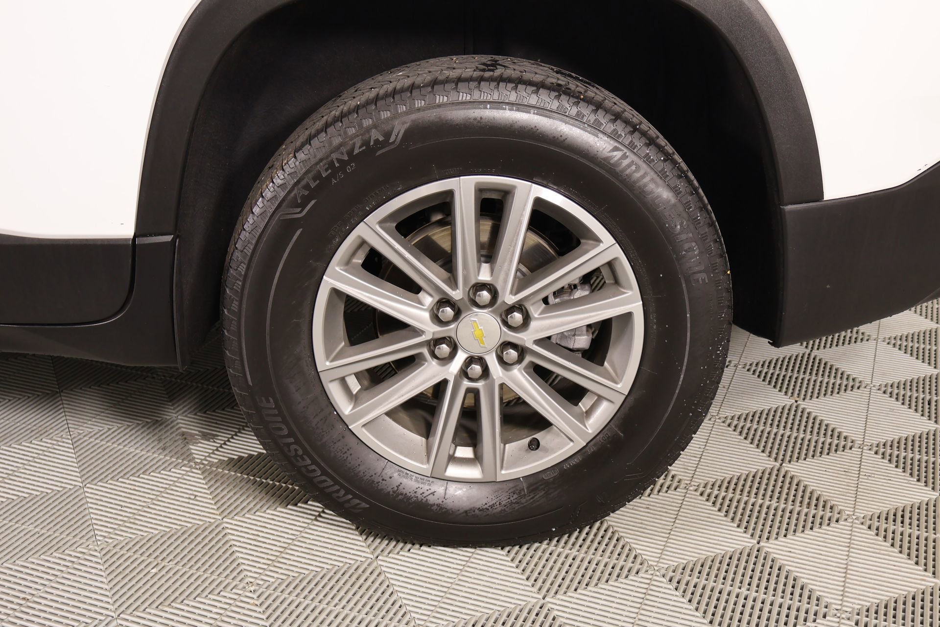 Used 2023 Chevrolet Traverse LT w/ LPO, Floor Liner Package image 18