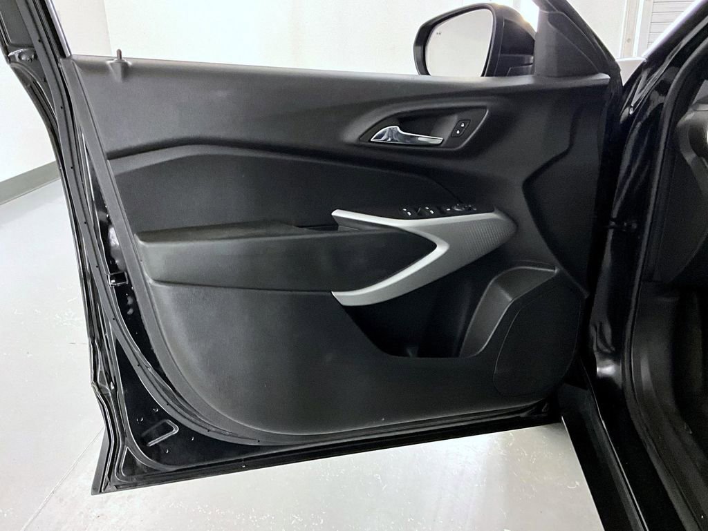 Certified 2024 Chevrolet Trax RS w/ Sunroof Package image 9