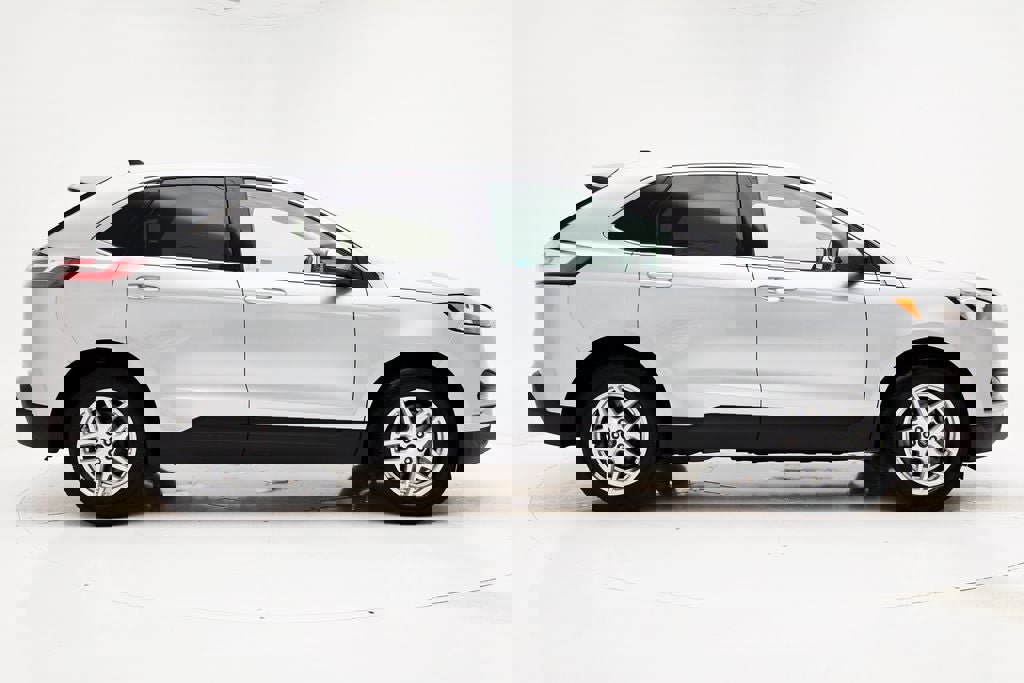 Used 2024 Ford Edge SEL image 3