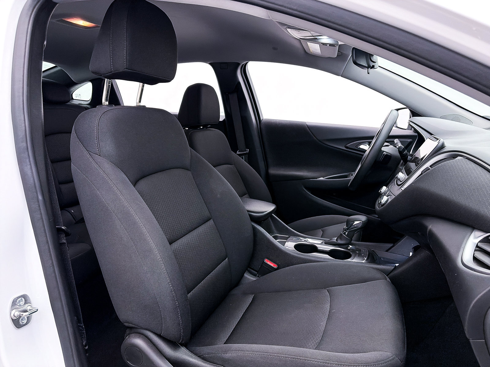 Used 2025 Chevrolet Malibu LS FWD image 32