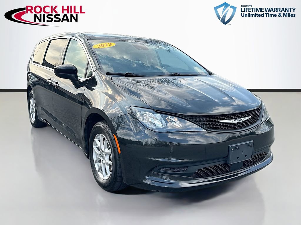 Used 2023 Chrysler Voyager LX image 1