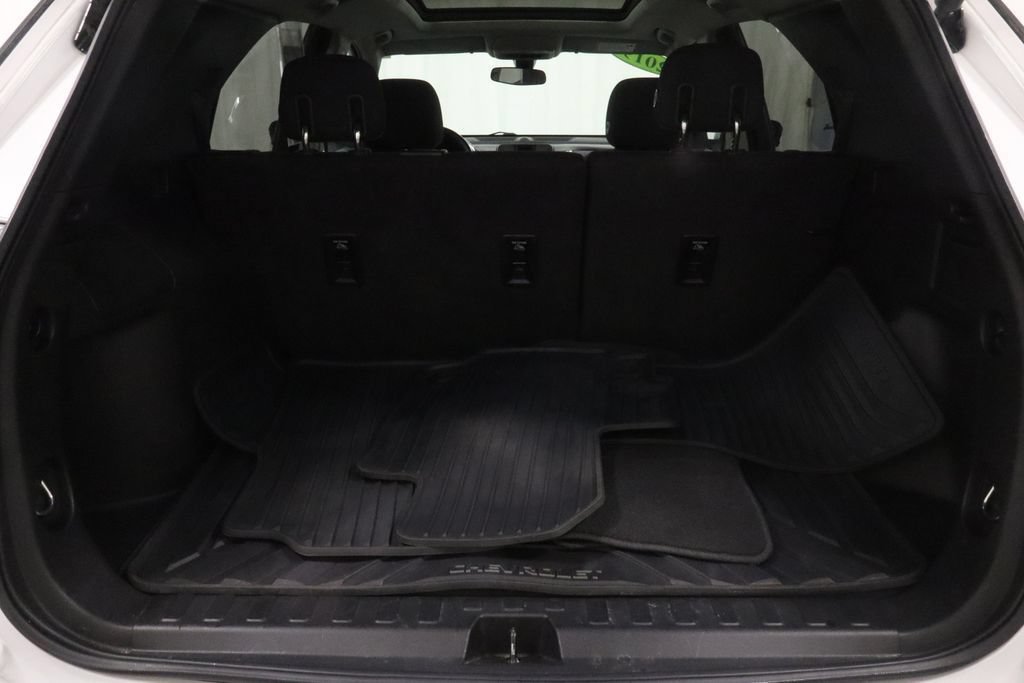 Used 2019 Chevrolet Equinox LT w/ Sun & Navigation Package AWD/4WD image 17