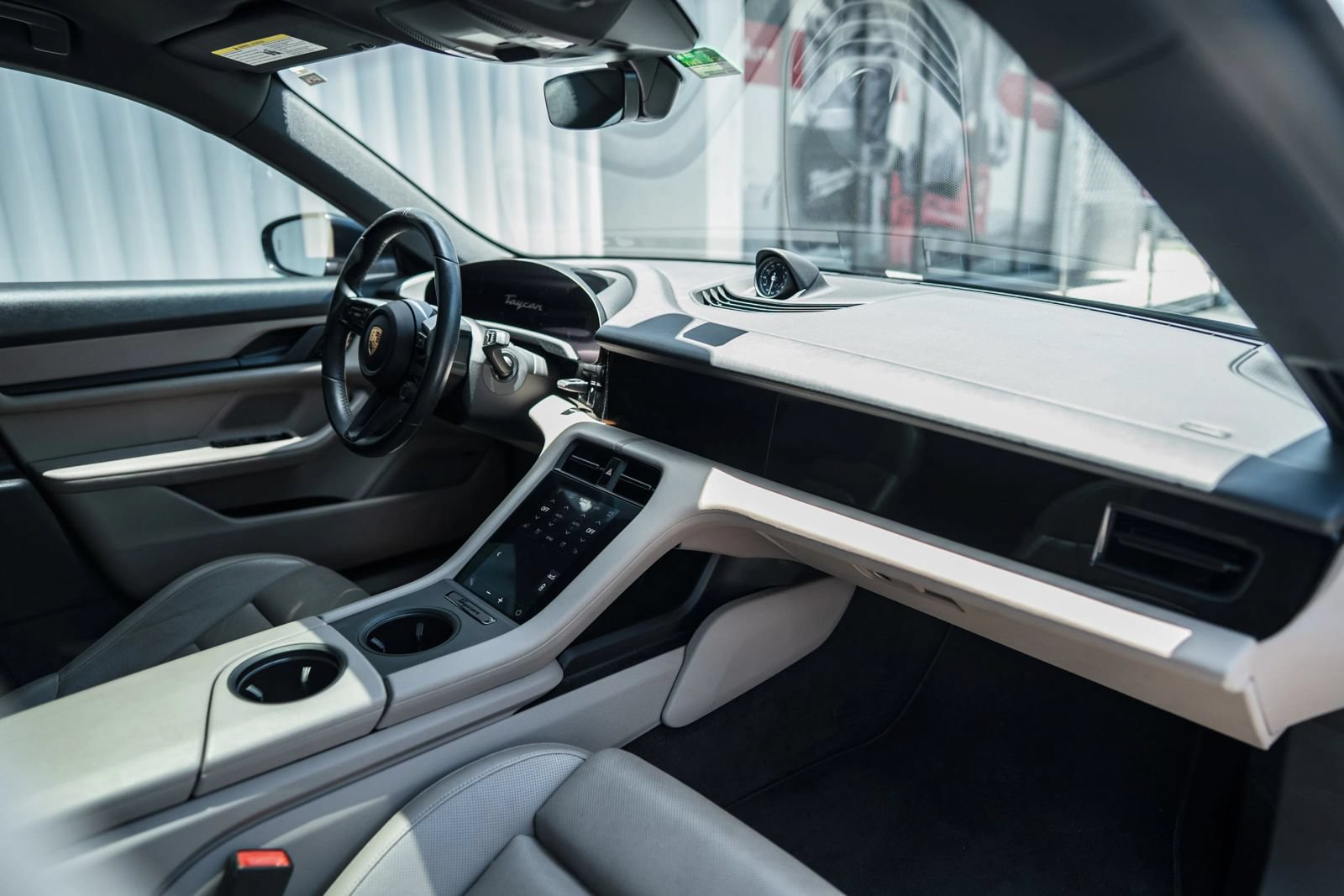 Used 2021 Porsche Taycan RWD image 31