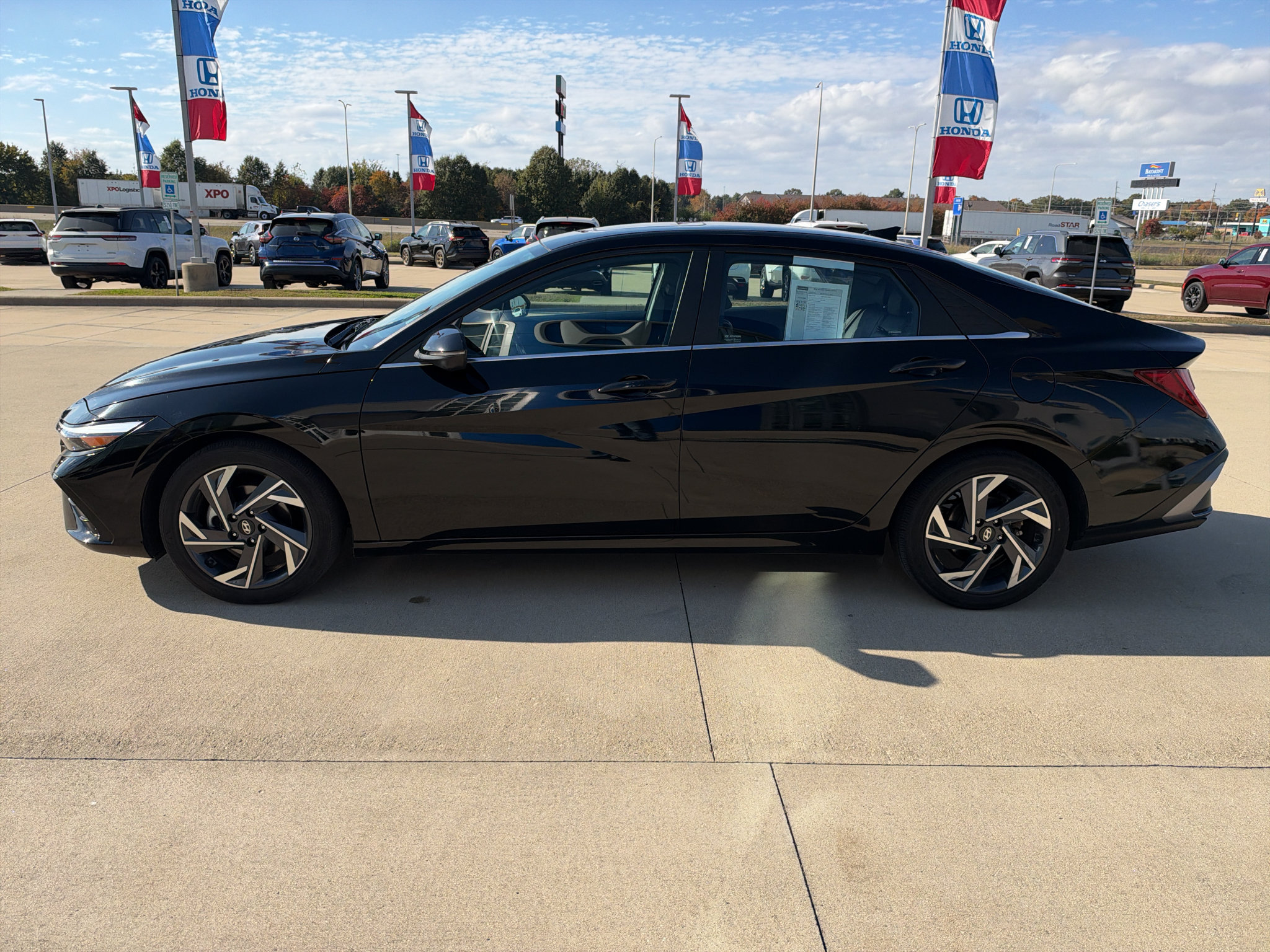 Used 2024 Hyundai Elantra Limited FWD image 8