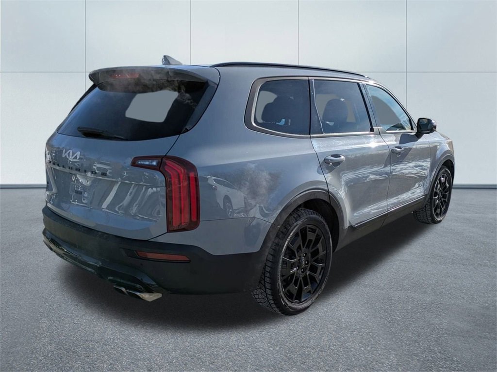 Used 2022 Kia Telluride SX w/ SX Prestige Package image 3