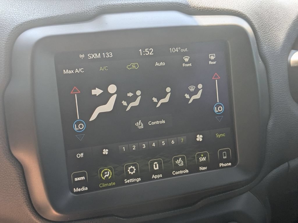 Certified 2022 Jeep Renegade Altitude w/ Convenience Group AWD/4WD image 20