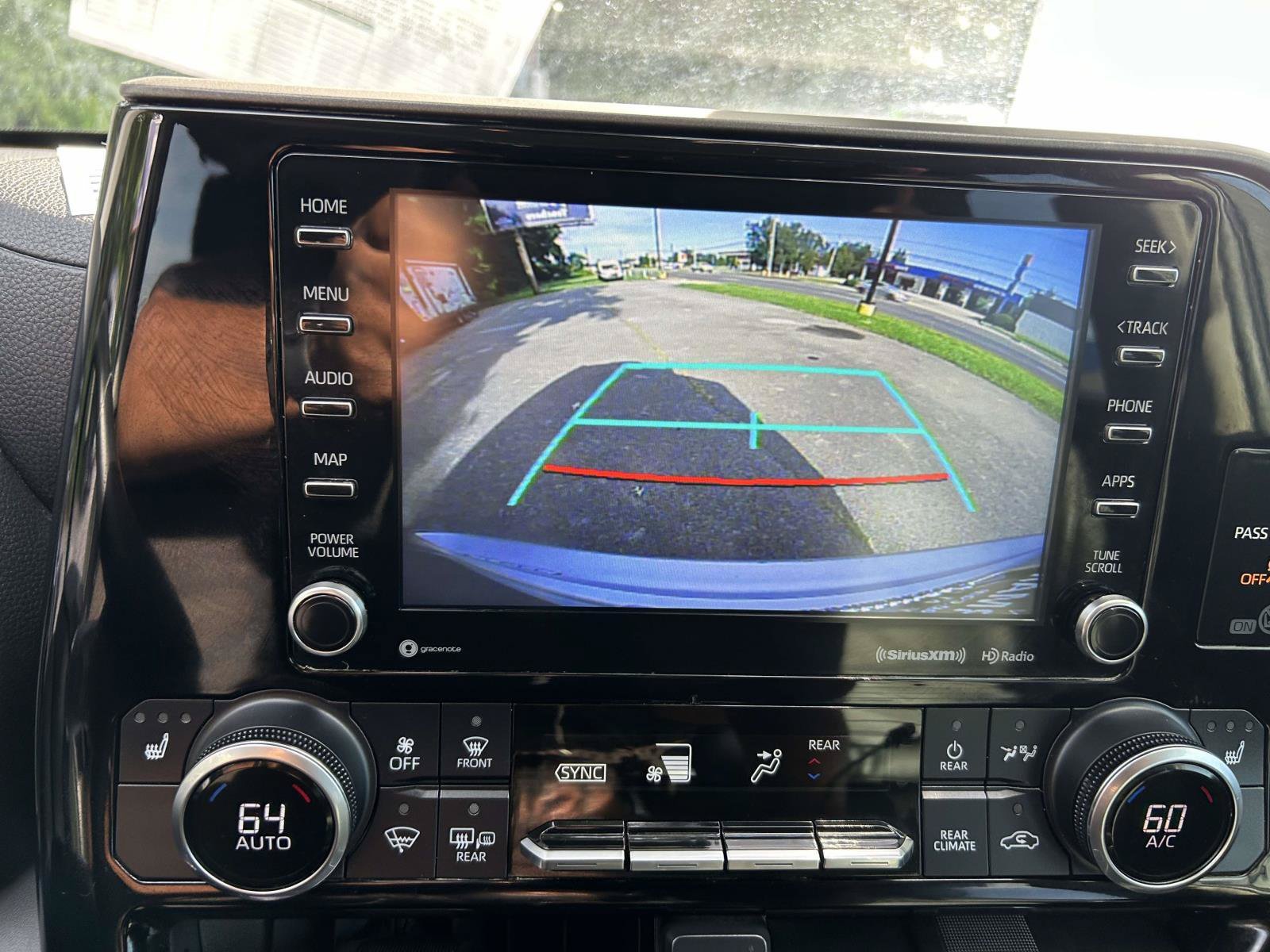 Used 2020 Toyota Highlander XLE FWD image 24