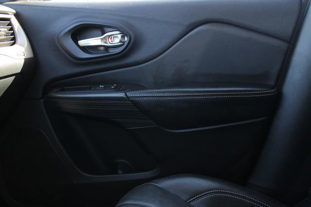 Used 2015 Jeep Cherokee Limited w/ Luxury Group AWD/4WD image 22