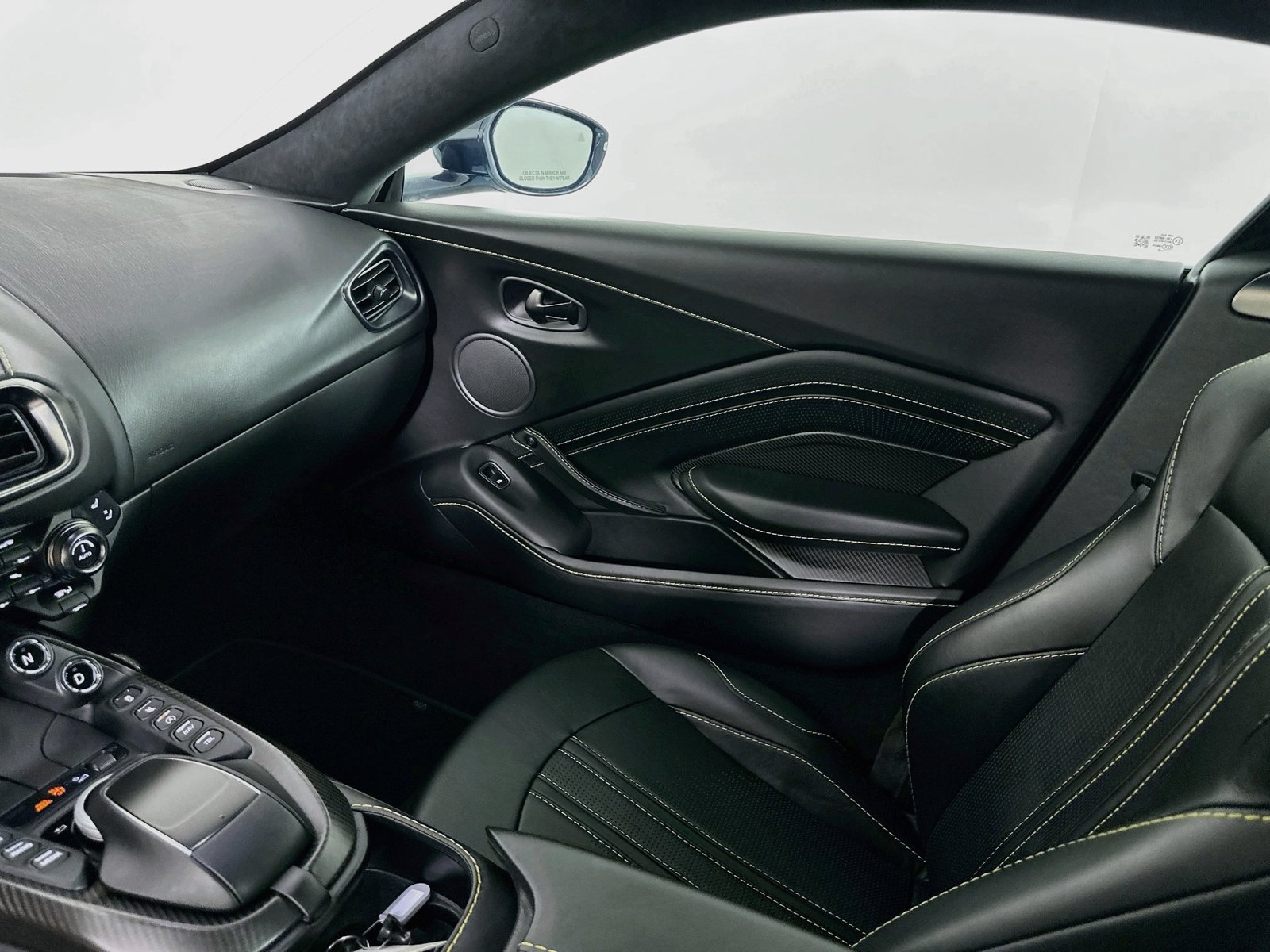 Used 2019 Aston Martin V8 Vantage Coupe RWD image 21